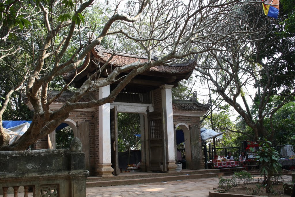 DUONG LAM ANCIENT VILLAGE - TAY PHUONG PAGODA - VAN PHUC SILK 1 DAY TOUR from 27 USD/PERSON only